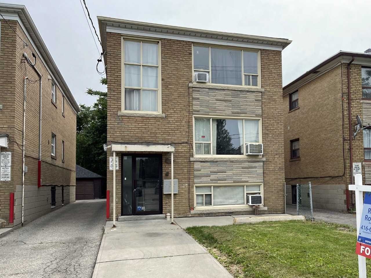 243 Bicknell Ave 5 Beds 3 Baths