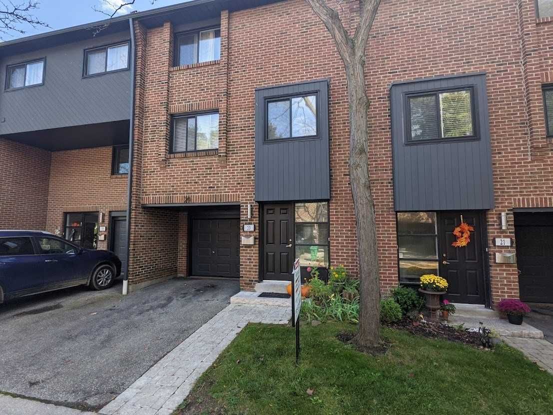 20 Mineola Rd E 20 Mineola Road East Townhomes 3 Beds 3 Baths