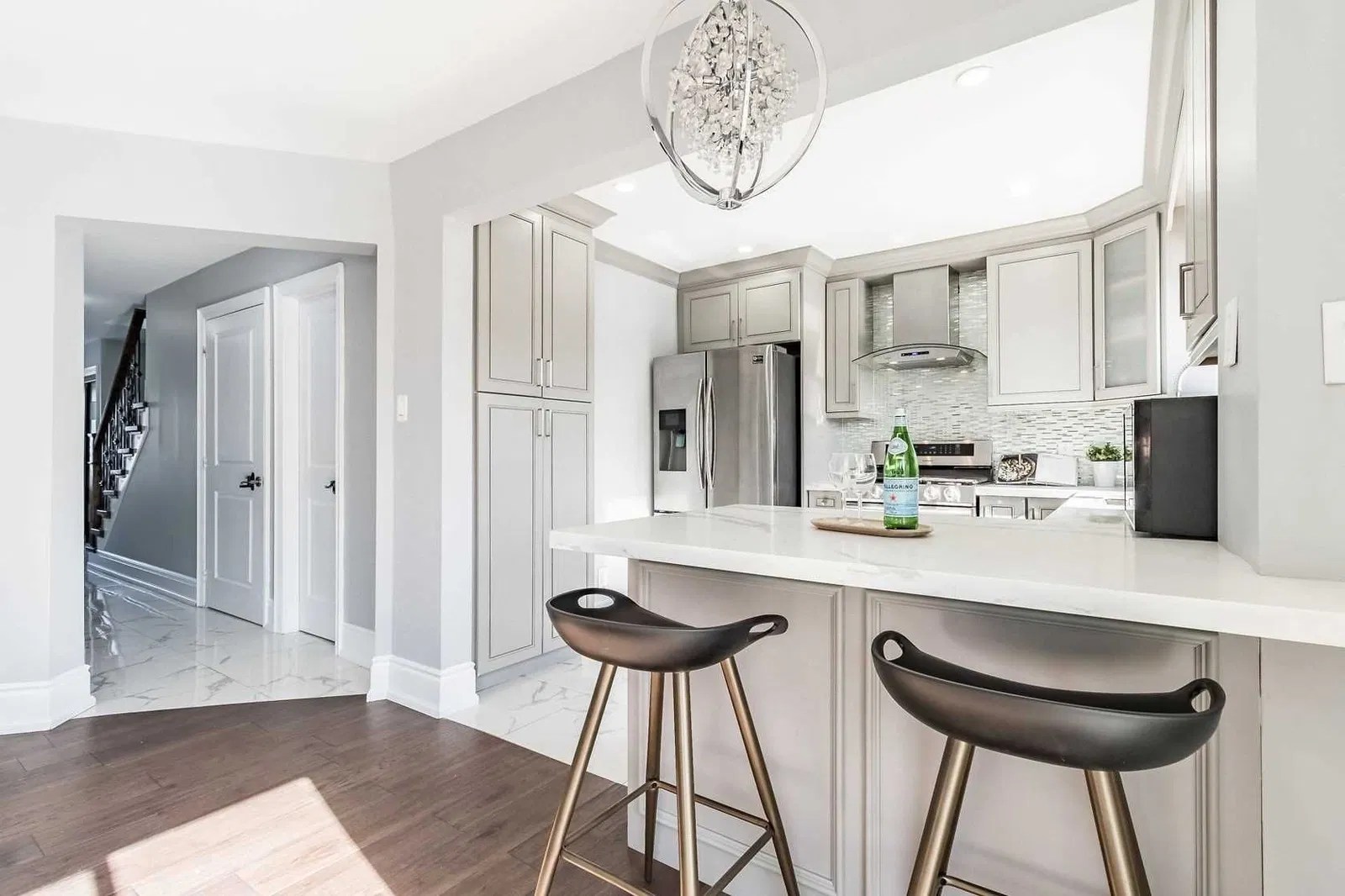 61 Manitou Cres 4 Beds + 3 3 Baths