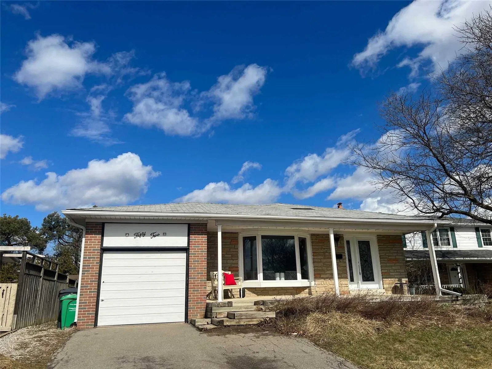 52 Erindale Cres 4 Beds + 2 3 Baths