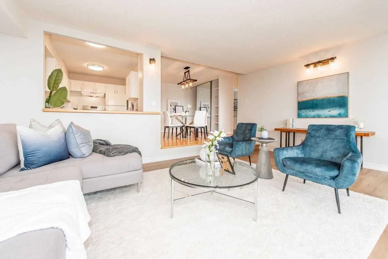 270 Scarlett Rd Lambton Square IV Condos 3 Beds 2 Baths Unit