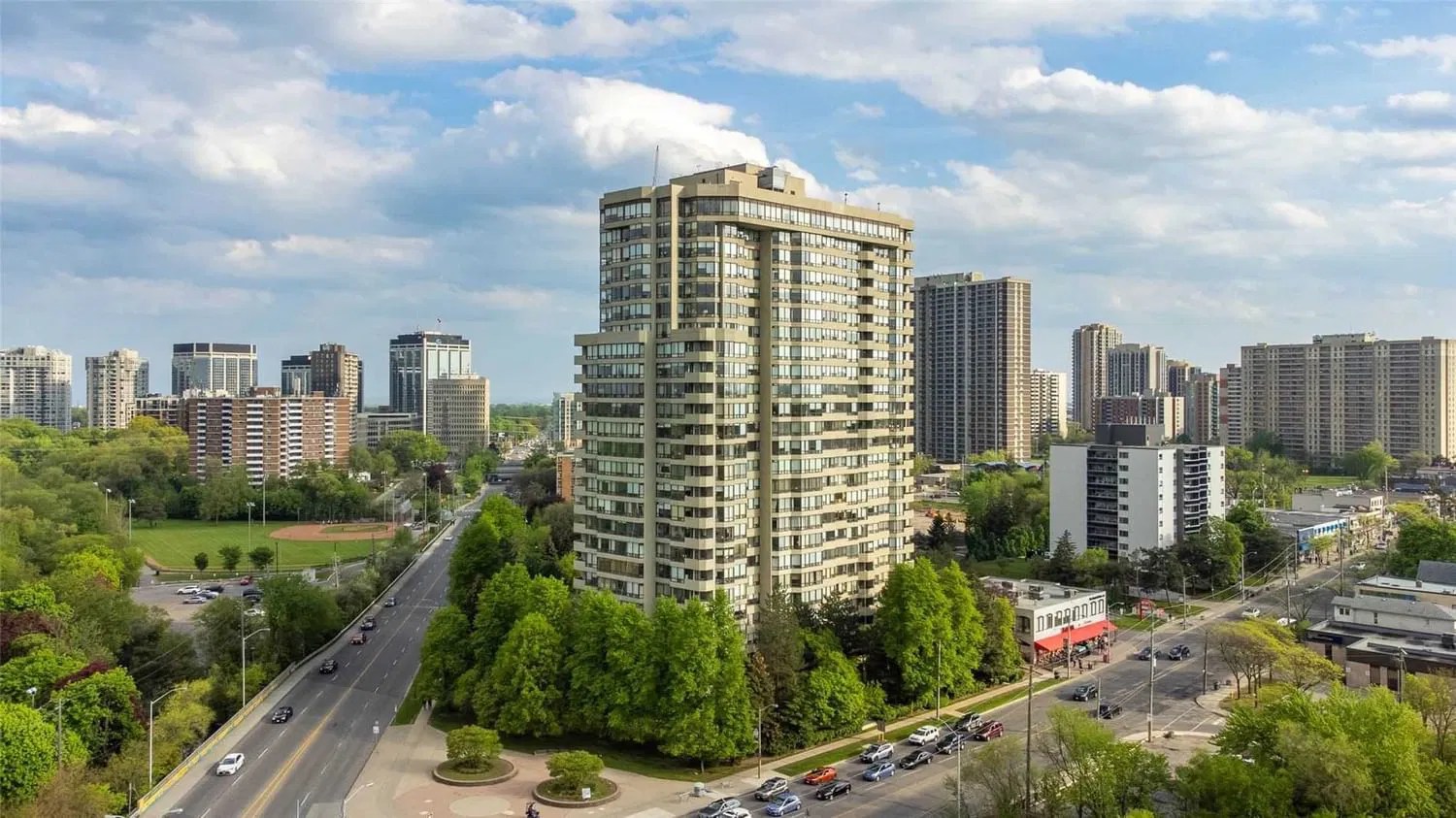 1320 Islington Ave Barclay Terrace I Condos 2 Beds + 1 2 Baths