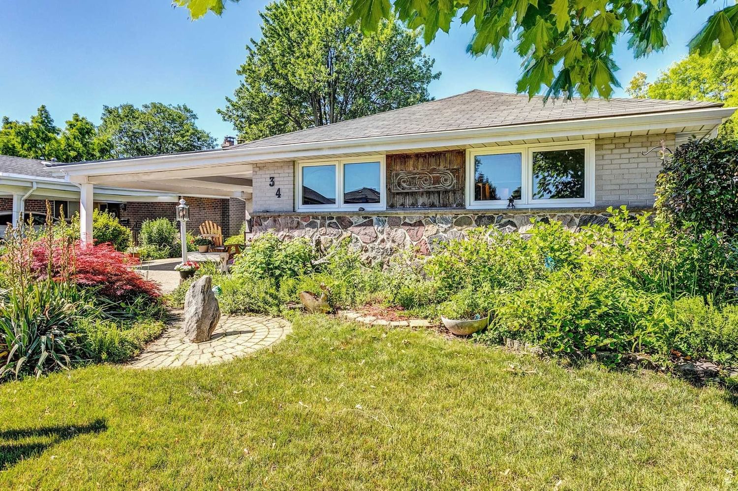 34 Abbey Rd 2 Beds + 1 3 Baths