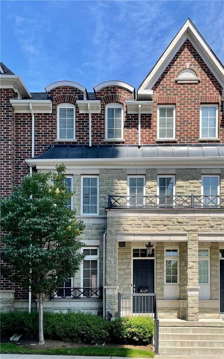 109 The Queensway Ave Windermere by The Lake Townhomes 3 Beds 3