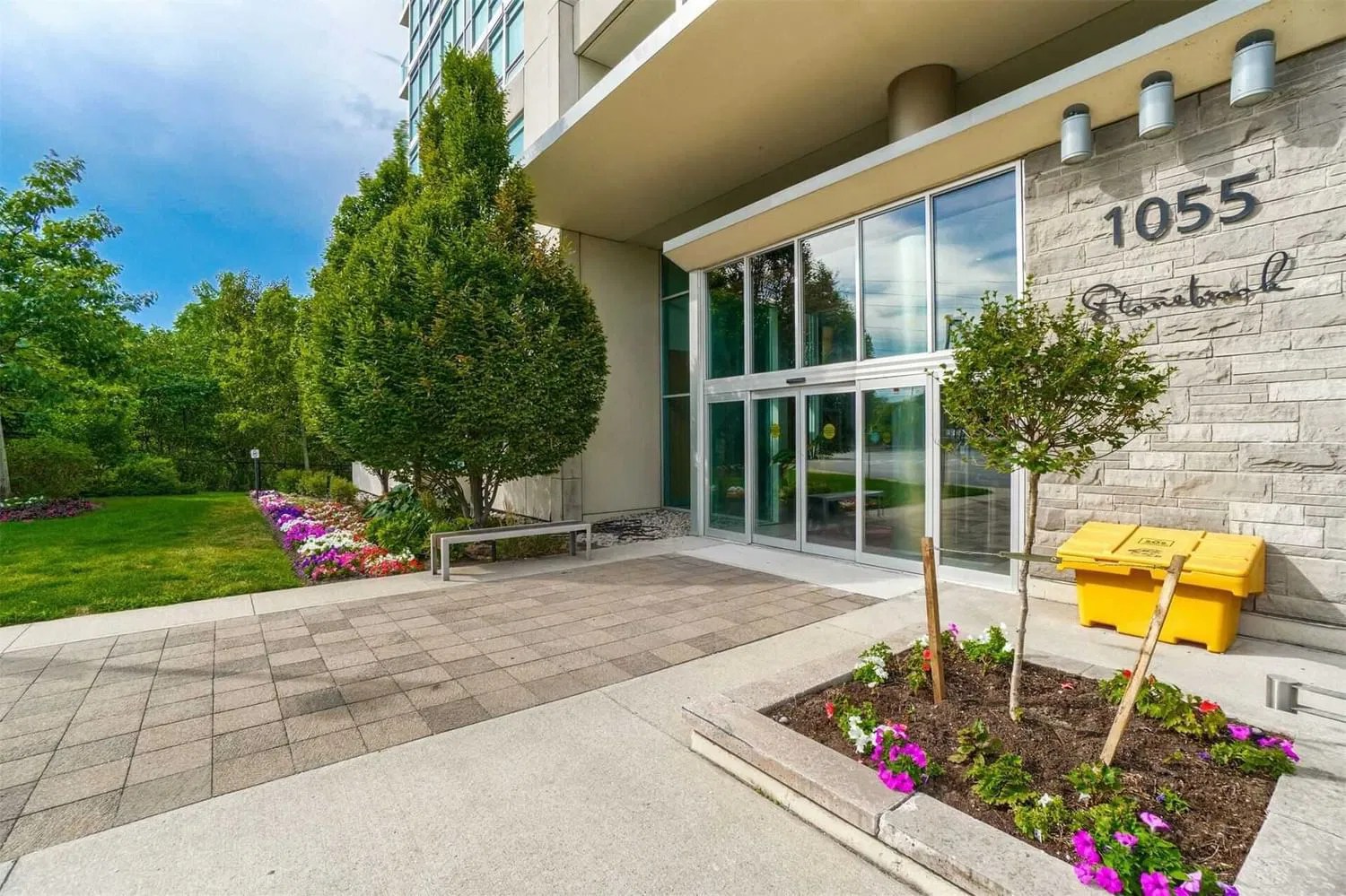 1055 Southdown Rd Stonebrook Condominiums 2 Beds + 1 2 Baths Unit 1512