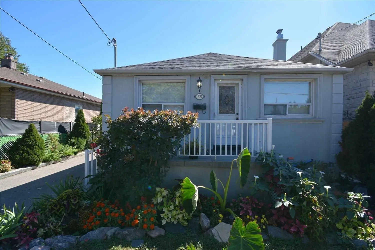 55 Cartwright Ave 3 Beds + 1 2 Baths