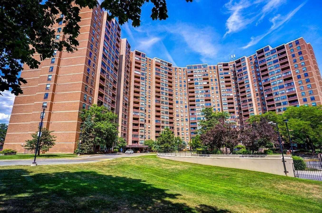 714 The West Mall The Buckingham Condos 1 Bed + 1 1 Bath Unit 1805