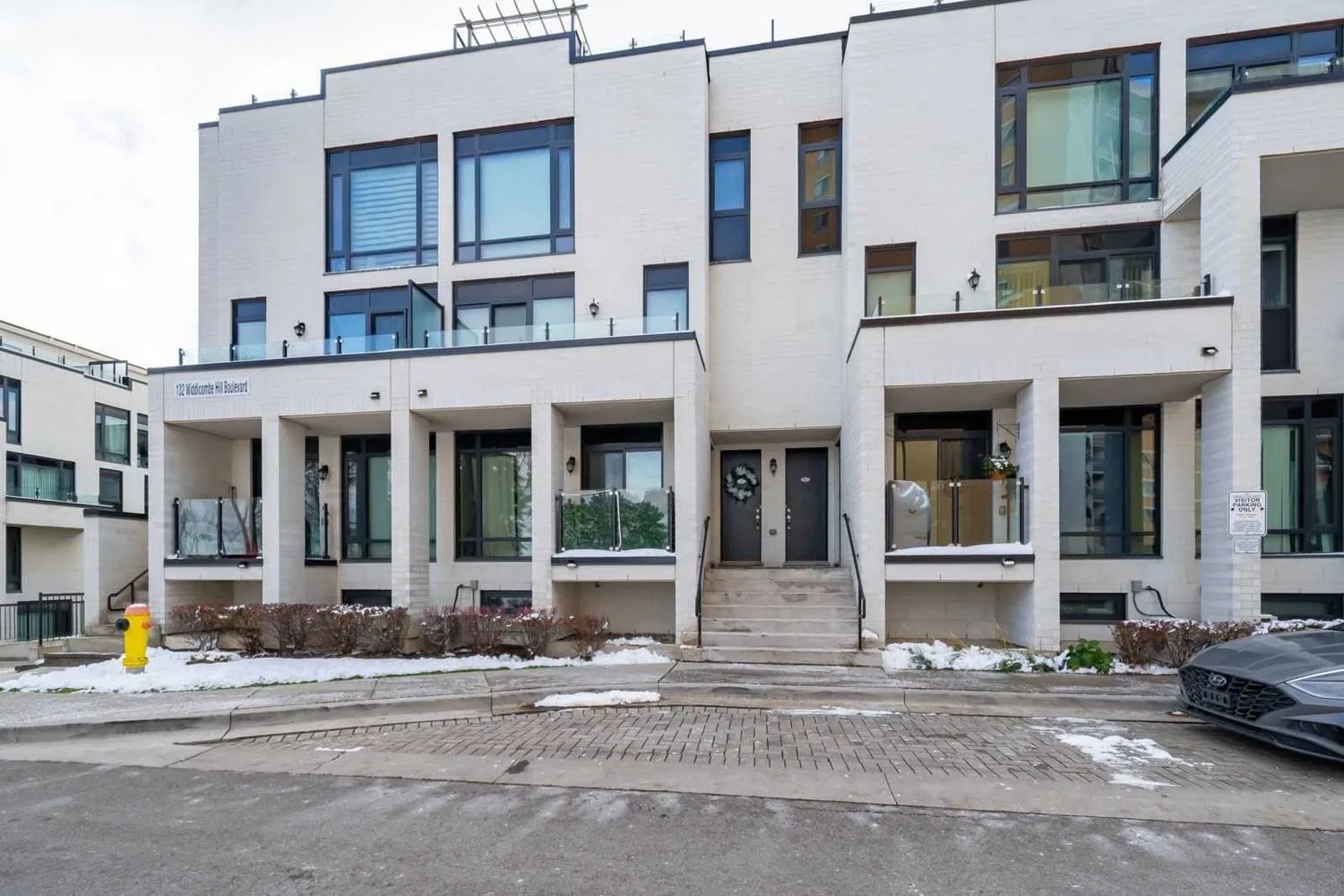 132 Hill Blvd & Eglinton Townhomes 1 Bed 1