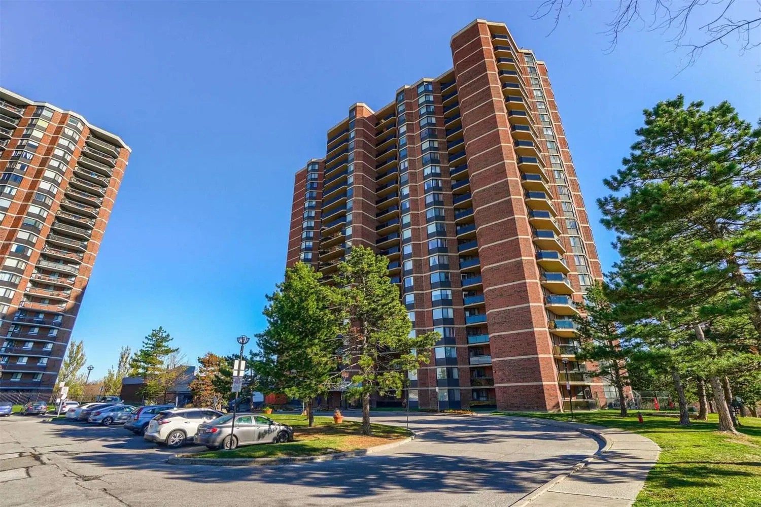 234 Albion Rd Twin Towers Condos 2 Beds 1 Bath Unit 306