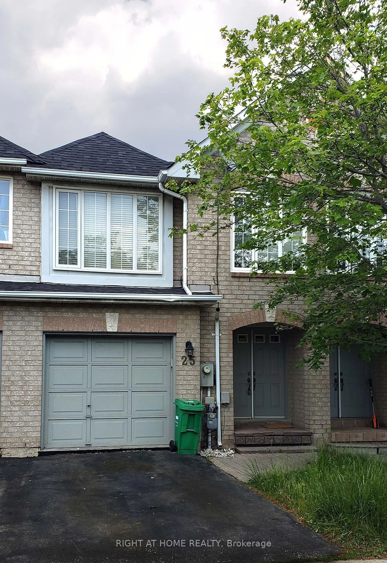 25 Kenwood Dr Gilgorm Road Townhomes 3 Beds 3 Baths strata.ca