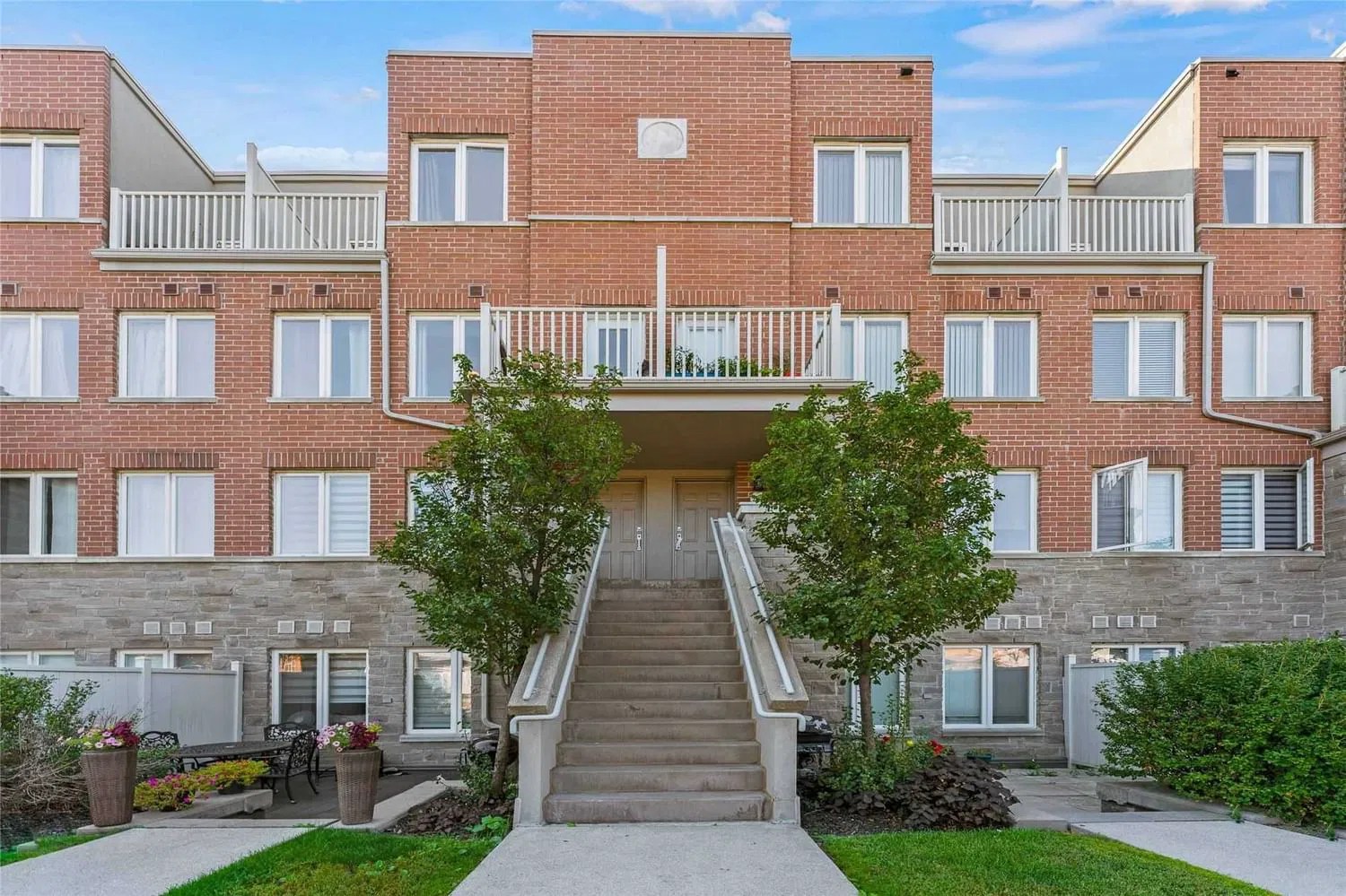 25 Richgrove Dr Richgrove Village Condos 2 Beds 2 Baths Unit 206