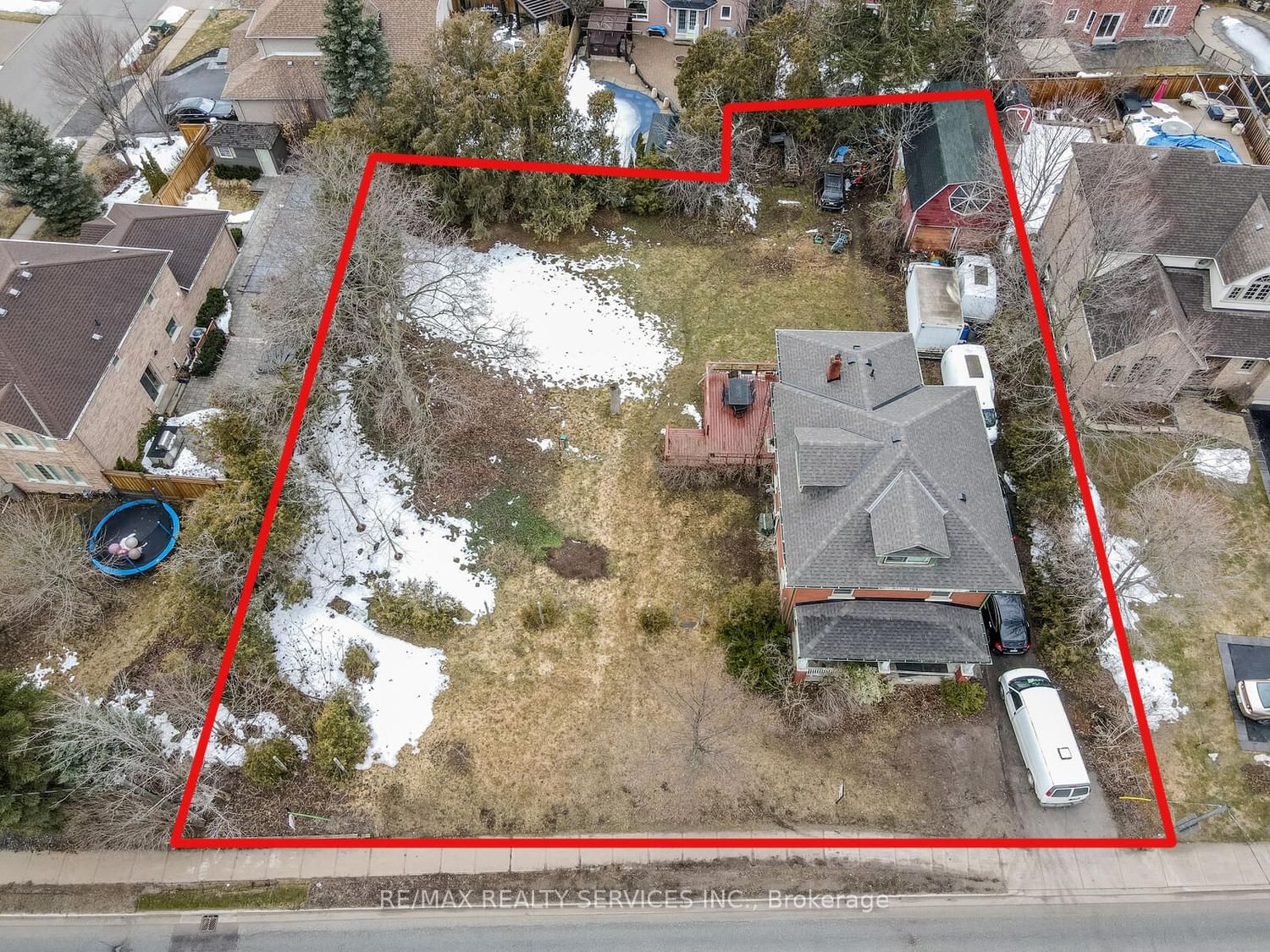 338 Maple Ave 4 Beds + 1 3 Baths strata.ca