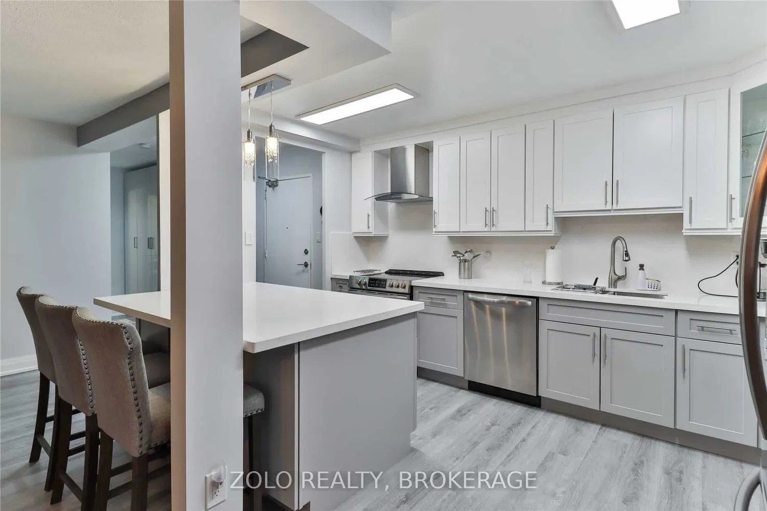 714 The West Mall N The Buckingham Condos 2 Beds + 1 2 Baths