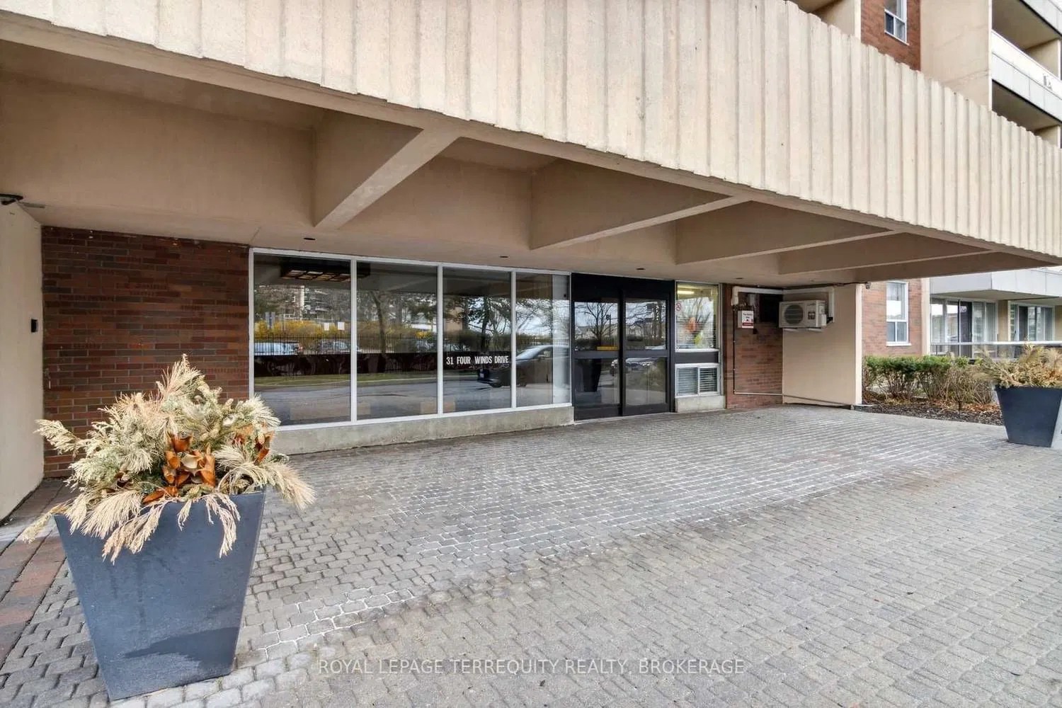 31 Four Winds Dr Four Winds Condos 2 Beds 1 Bath Unit 1012