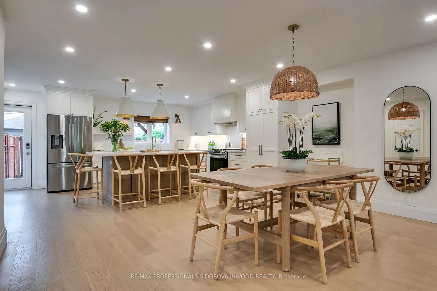 41 Raymond Ave 3 Beds + 1 4 Baths