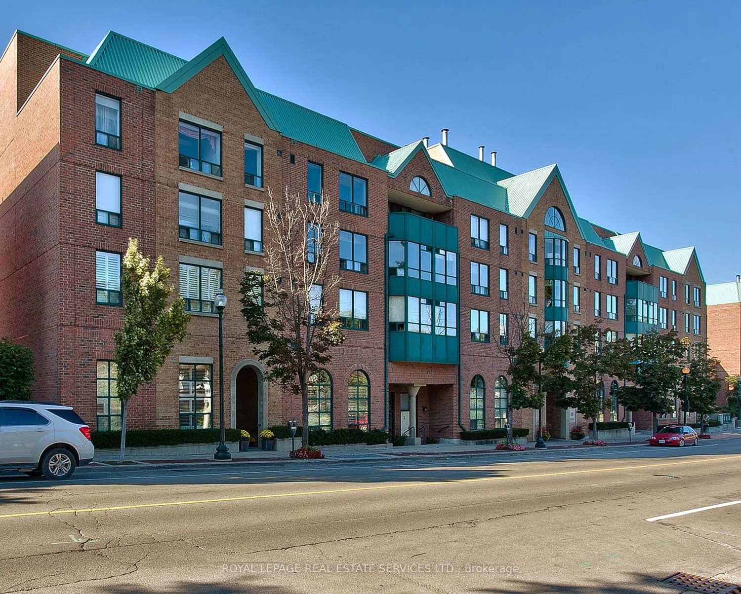 185 Robinson St Ashbury Square Condos 2 Beds 2 Baths Unit 212