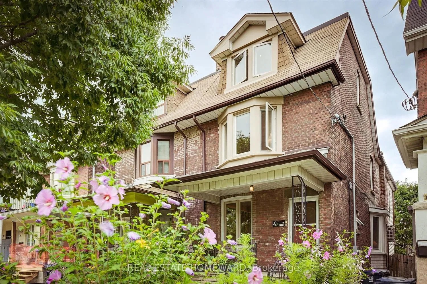 83 Pauline Ave 4 Beds + 1 3 Baths strata.ca
