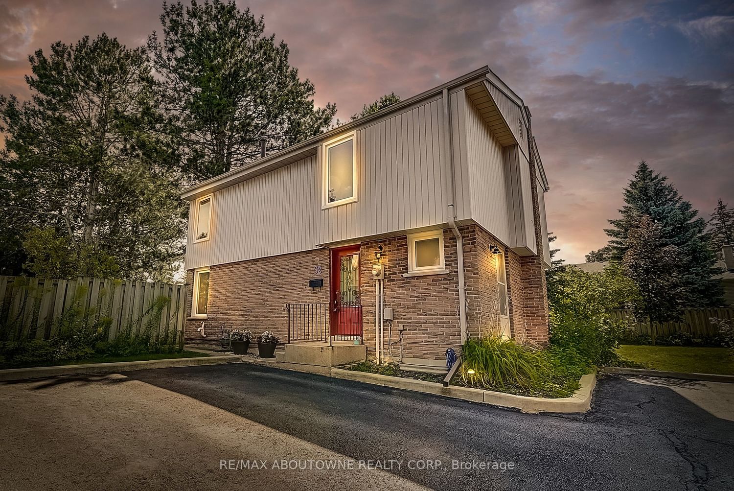 59 Kenninghall Blvd 59 Kenninghall Townhomes 3 Beds 2 Baths