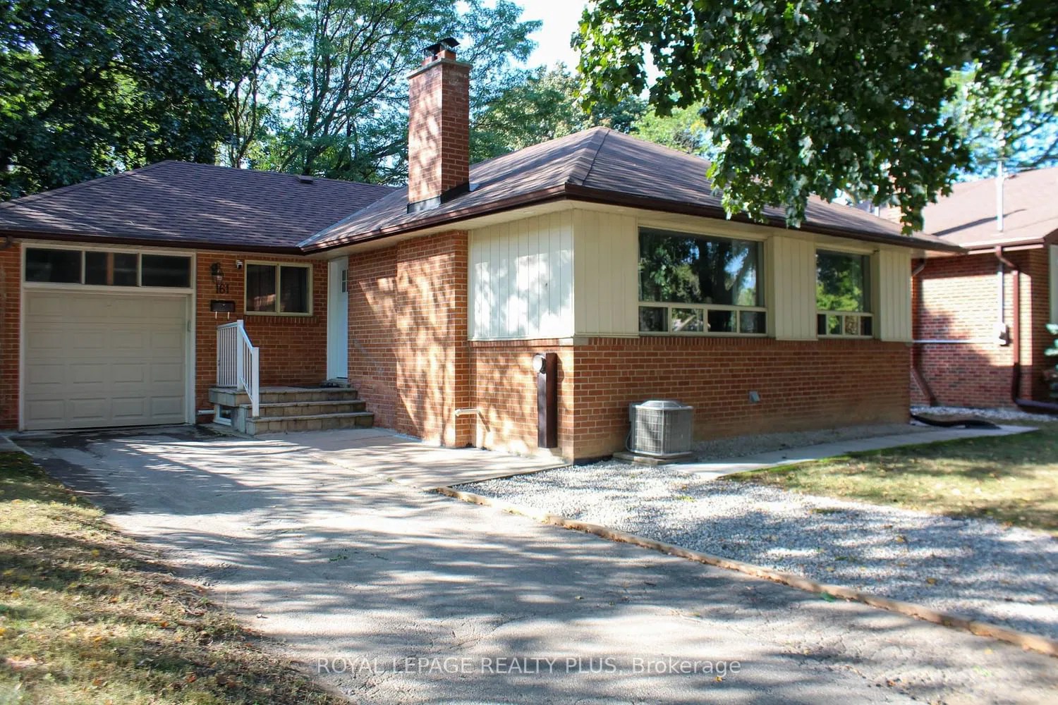 161 Princess Margaret Blvd 2 Beds 1 Bath