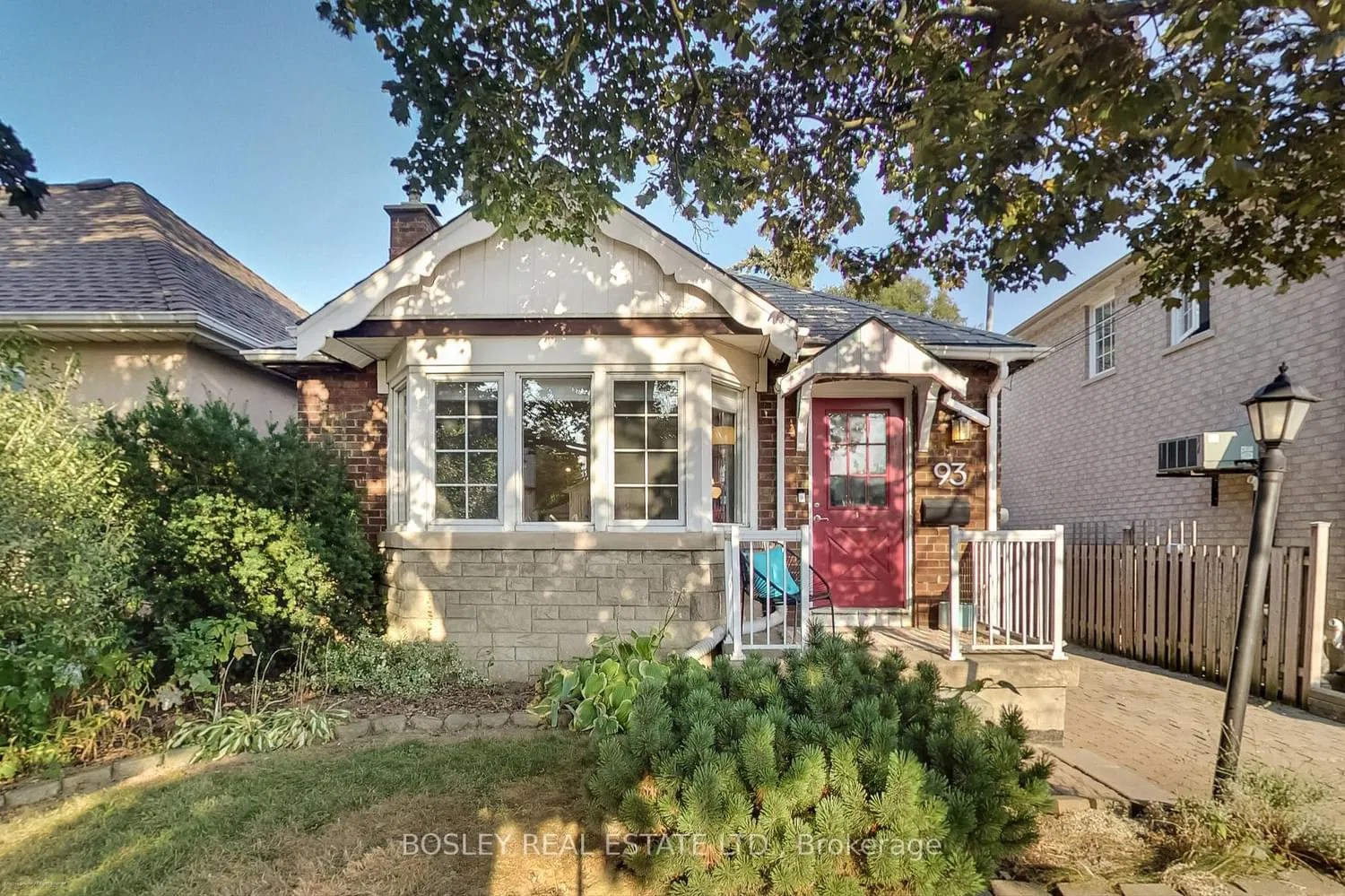 93 Bicknell Ave 2 Beds + 1 2 Baths strata.ca