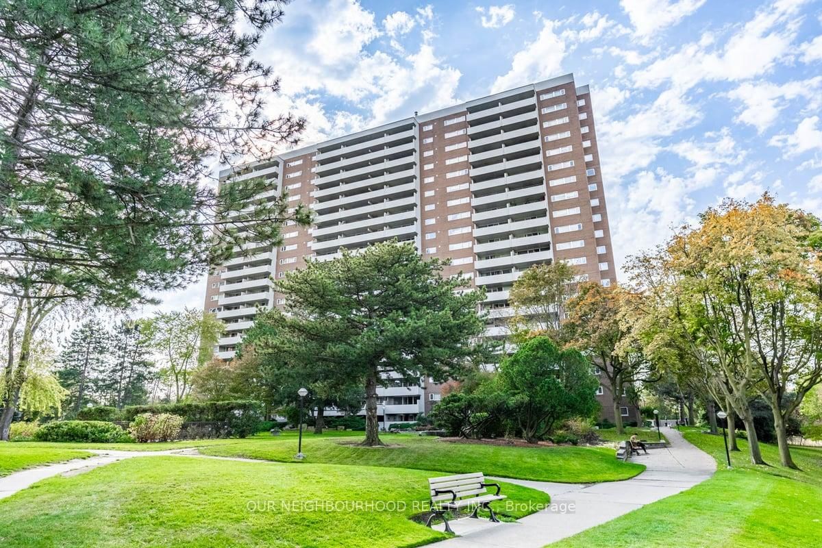 240 Scarlett Rd Lambton Square 3 Beds 2 Baths Unit 403