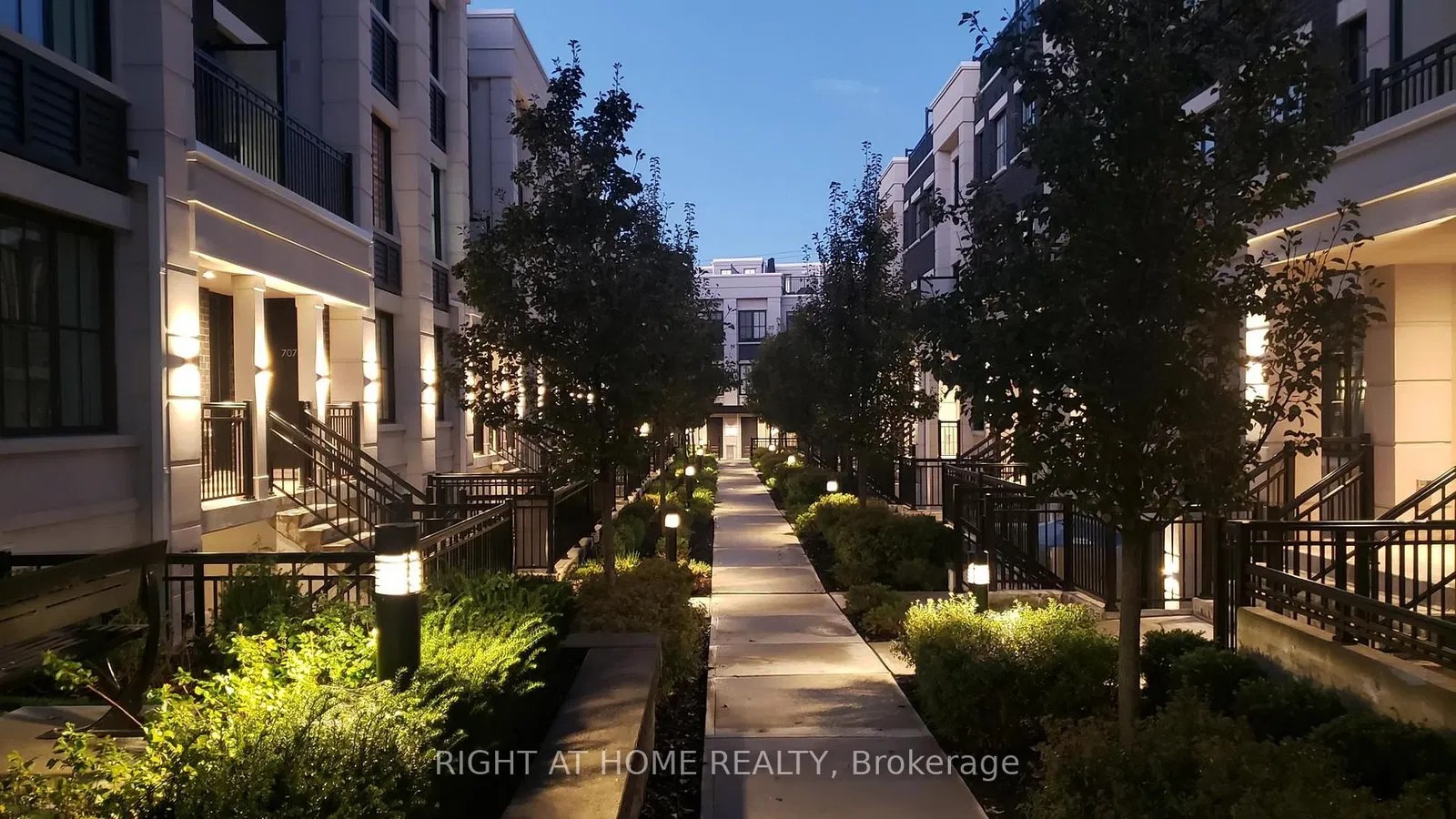 665 Cricklewood Dr The Reserve at East Mineola Condos 2 Beds 2