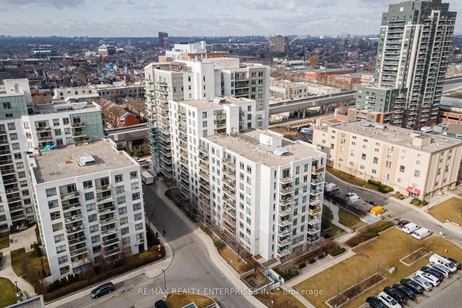 816 Landsdowne Ave Upside Down Condos 1 Bed + 1 1 Bath Unit