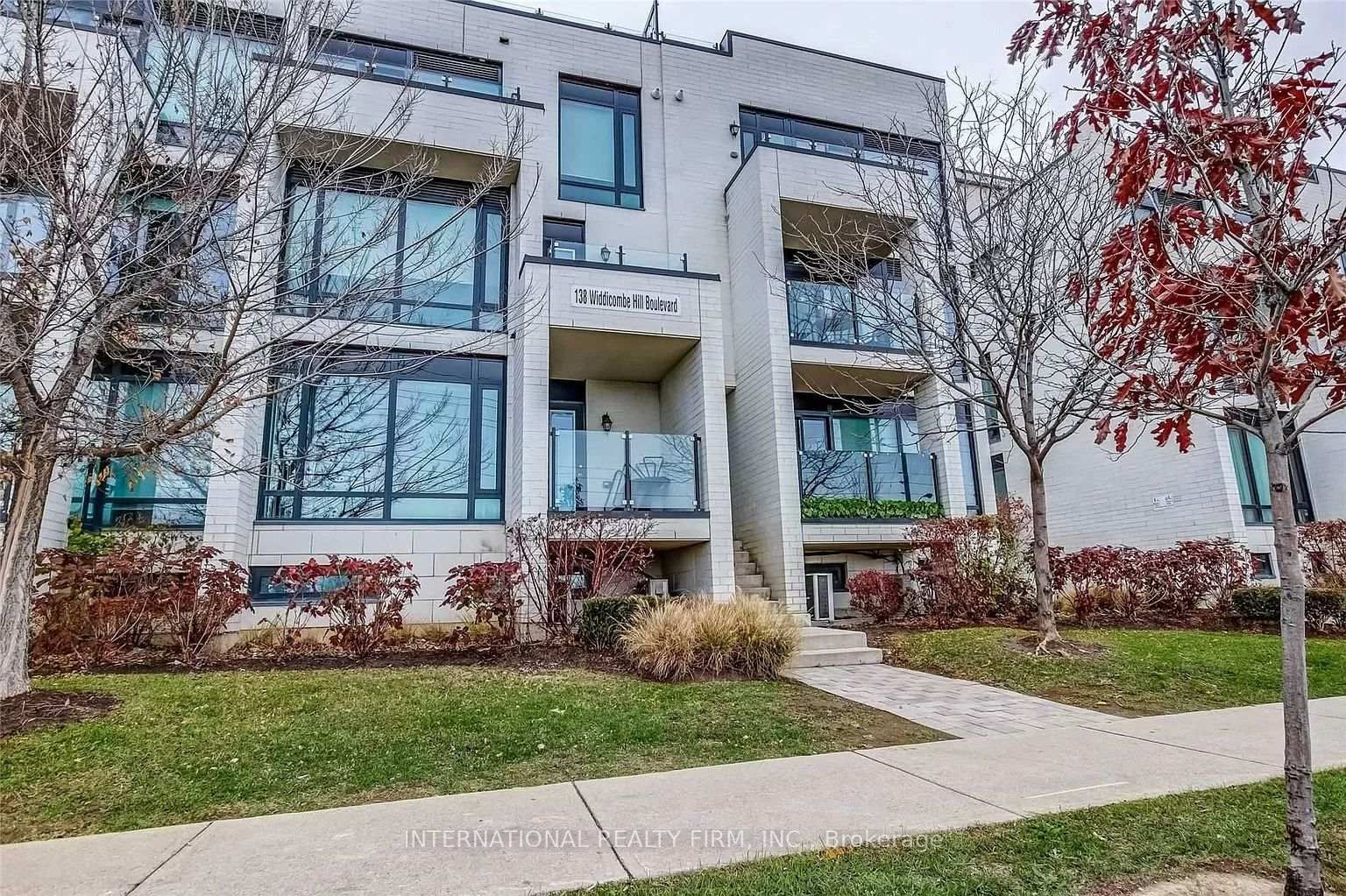 138 Hill Blvd & Eglinton Townhomes 2 Beds 2