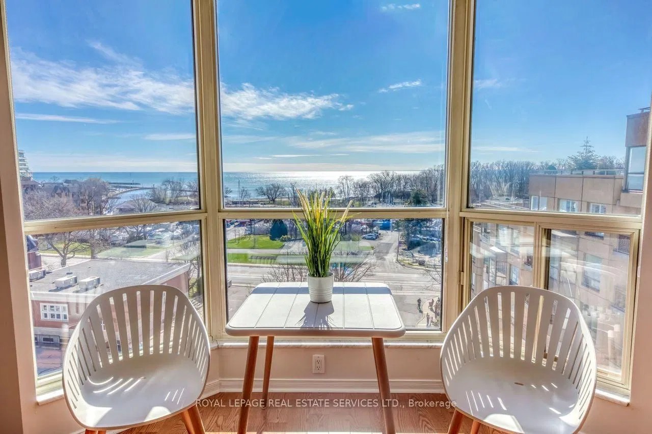 2511 Lakeshore Rd W Bronte Harbour Club Condos 2 Beds 2 Baths