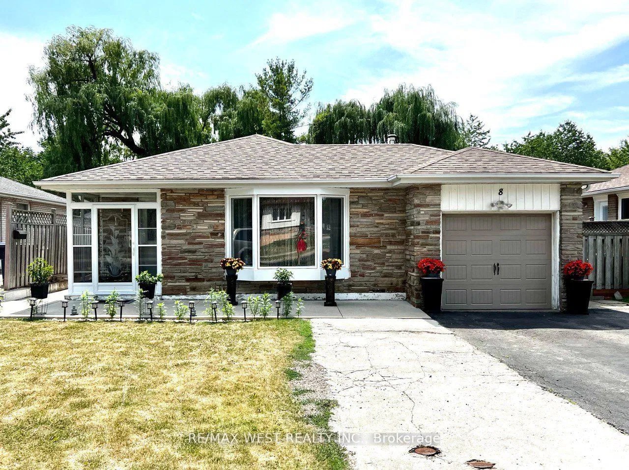 8 Bucksburn Rd 2 Beds 1 Bath Unit basement Listed For Rent