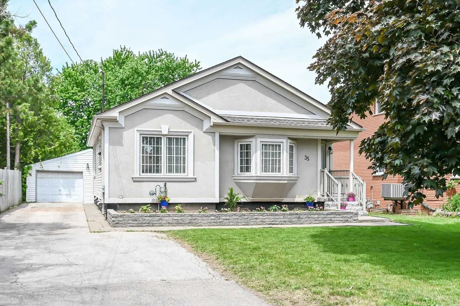 35 Blenheim Dr 3 Beds 1 Bath