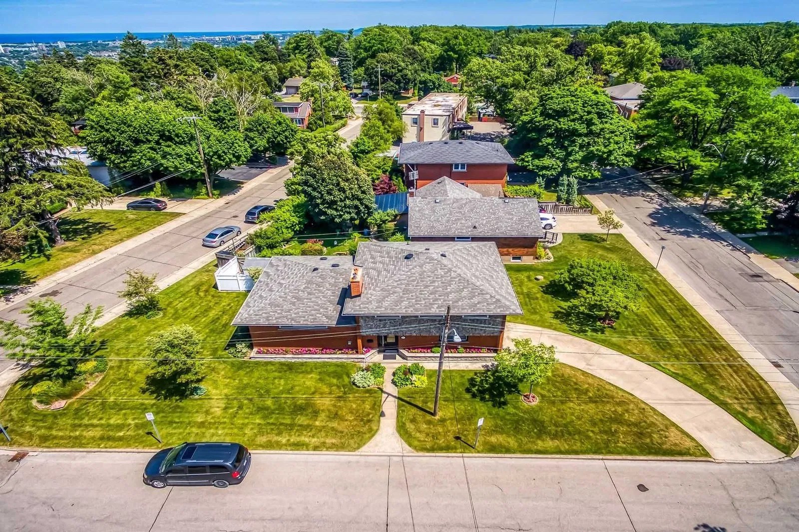 21 Irving Pl 4 Beds + 1 2 Baths