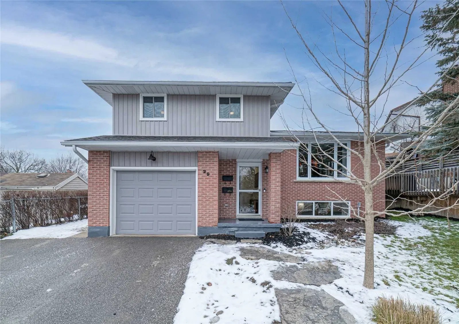 29 Upton Cres 1 Bed + 1 2 Baths Unit lower strata.ca