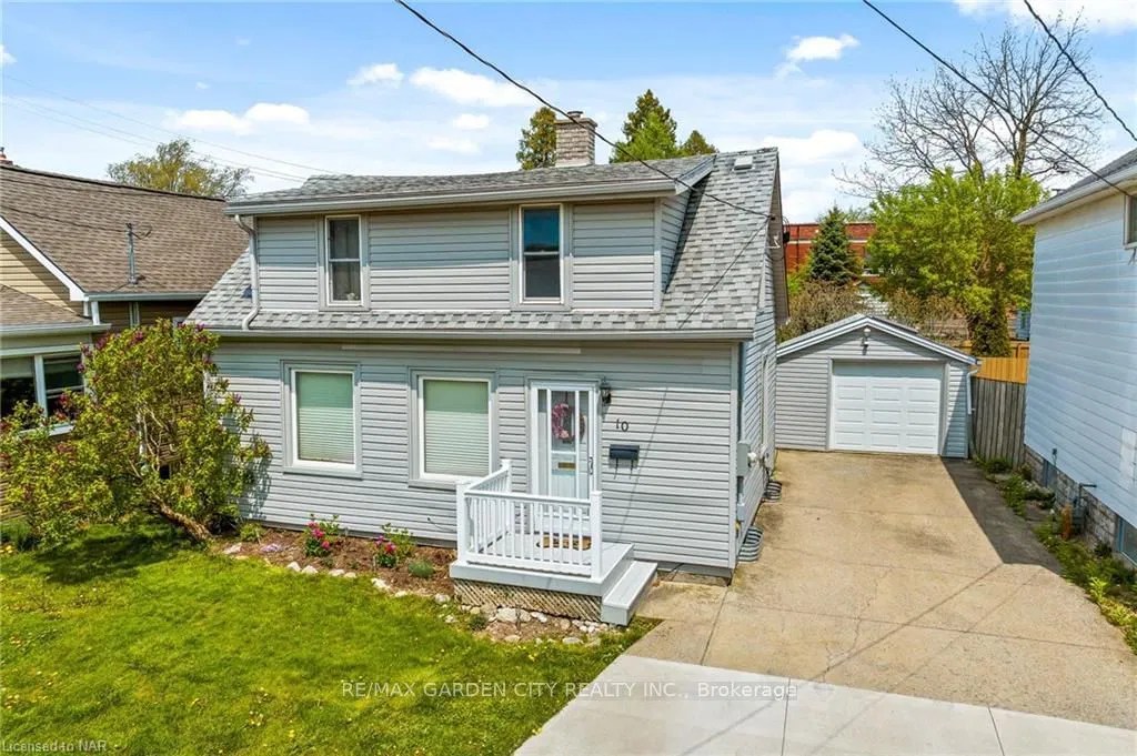 10 Pine St 4 Beds 2 Baths strata.ca