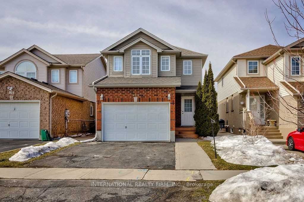 953 Copper Leaf Cres 3 Beds + 1 4 Baths strata.ca