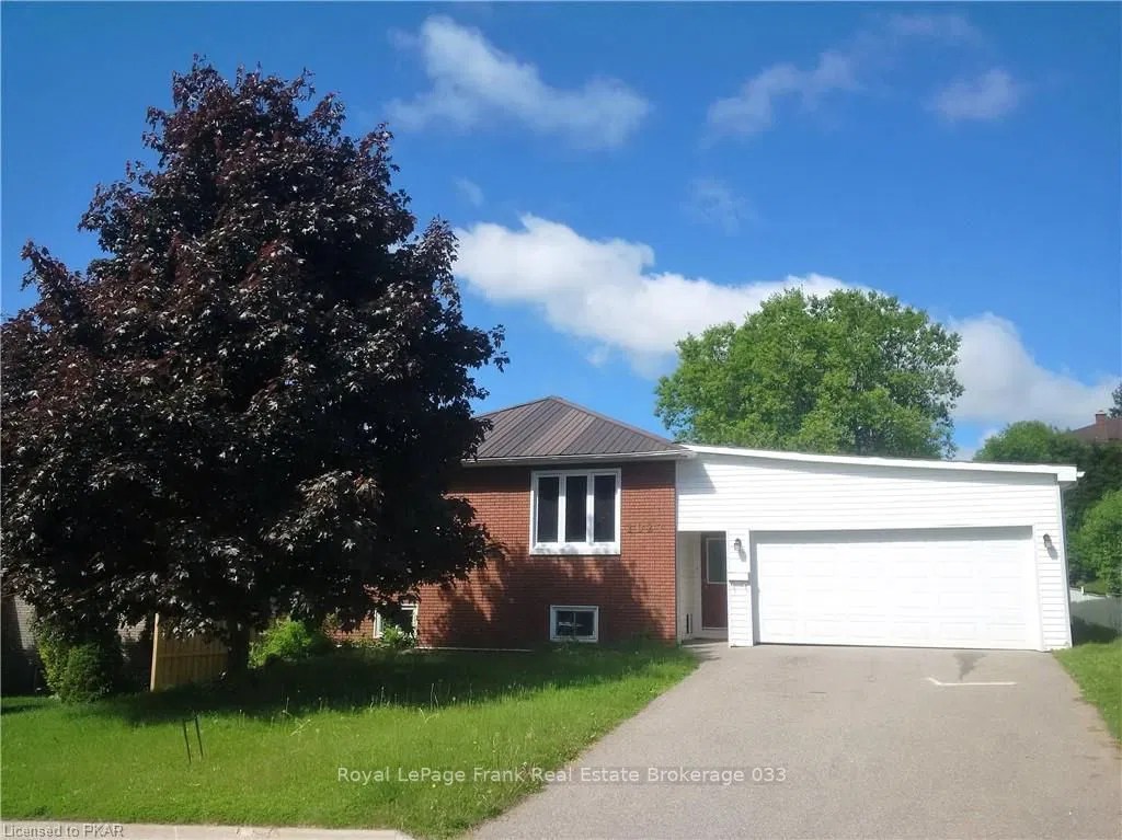 1027 Afton Rd 2 Beds + 1 2 Baths strata.ca