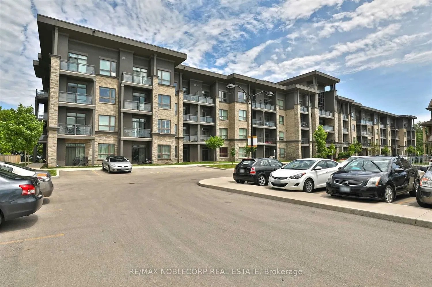 35 Southshore Cres Waterfront Trails Condos 2 Beds 1 Bath Unit