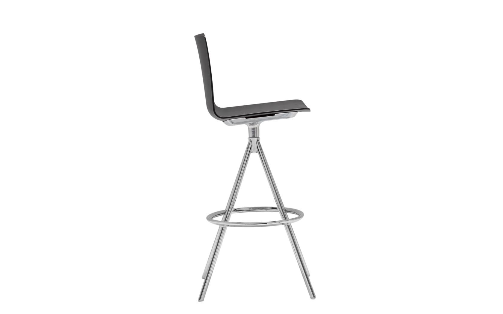 Flex bar stool with swivel base by Andreu World STYLEPARK