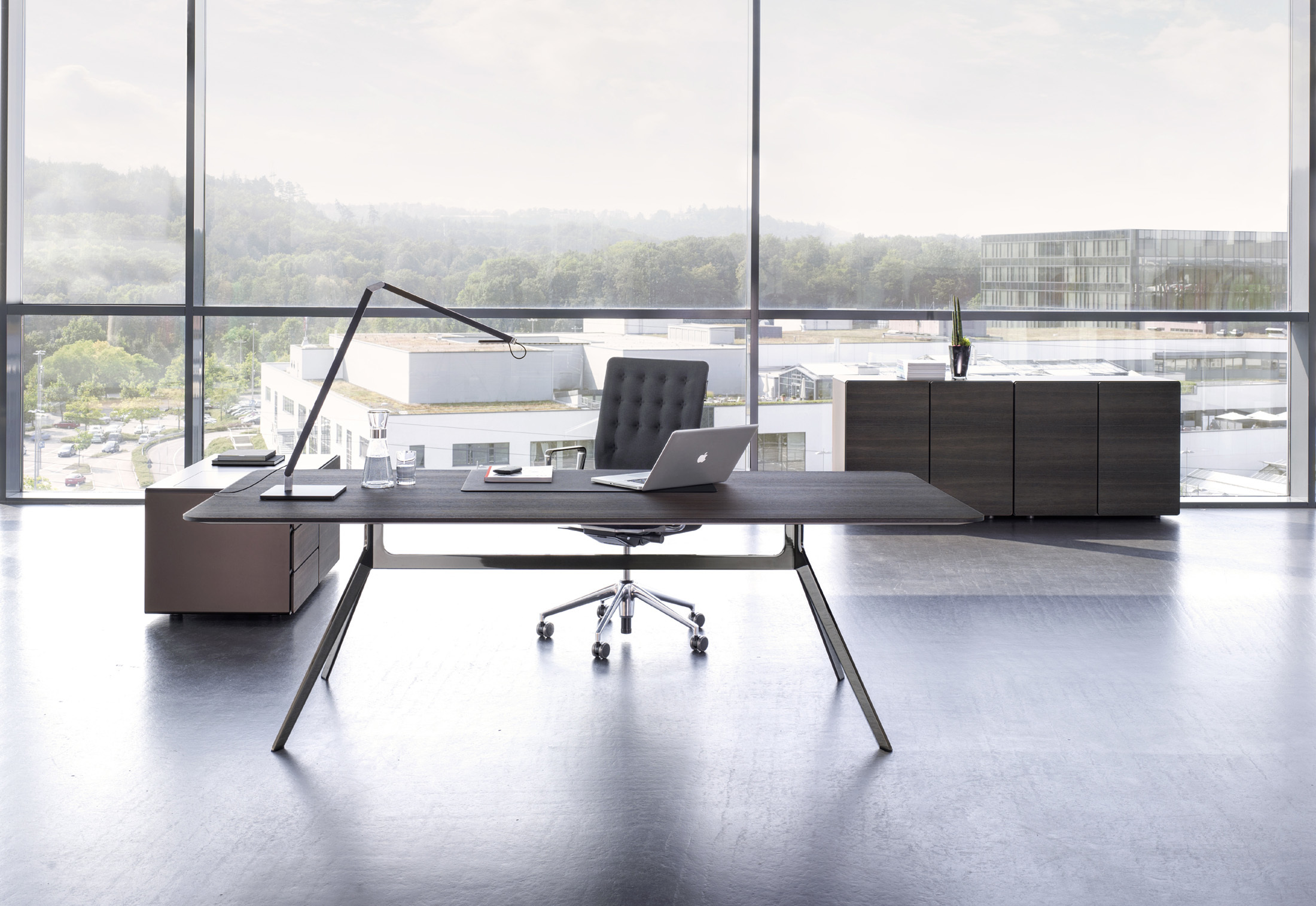 Star working desk by Renz STYLEPARK