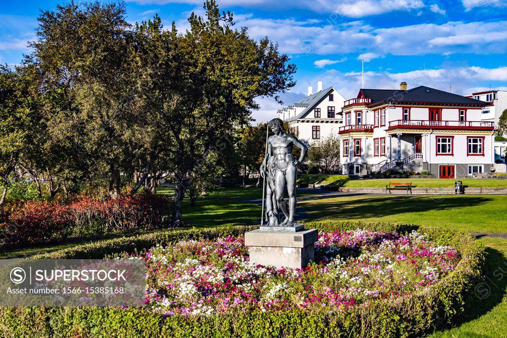 Statue of Adonis in front of the Thor Jensen House at the