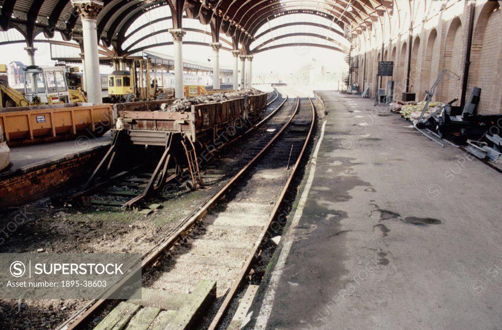 Platforms 4 and 5 in York station, by Chris Hogg, 23 March 1988. The