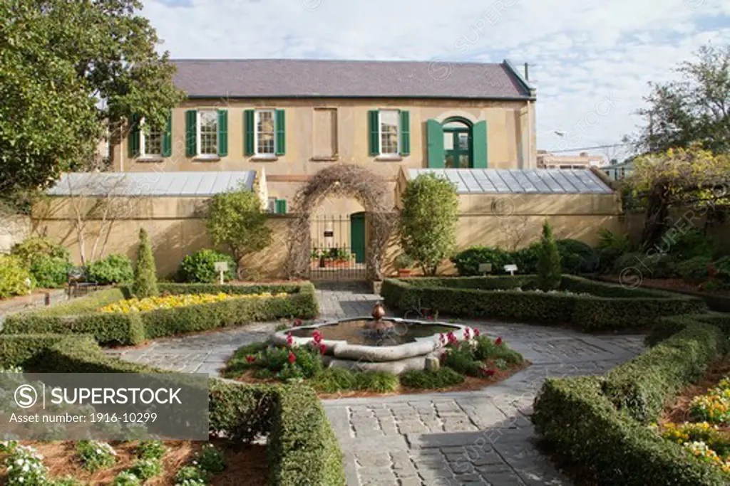 OwensThomas House built 181619 gardens and carriage house which