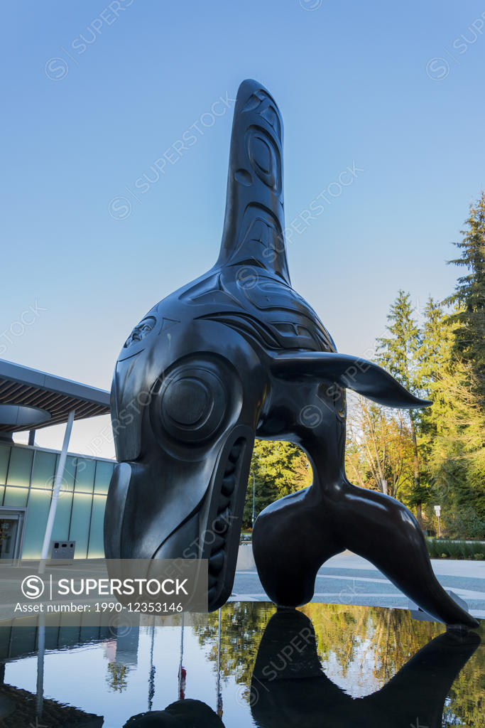 Bill Reid's bronze orca sculpture ÊChief of the Undersea WorldË outside