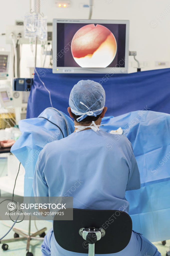 Examen gynecologique en oncologie couplé avec une endoscopie vésicale