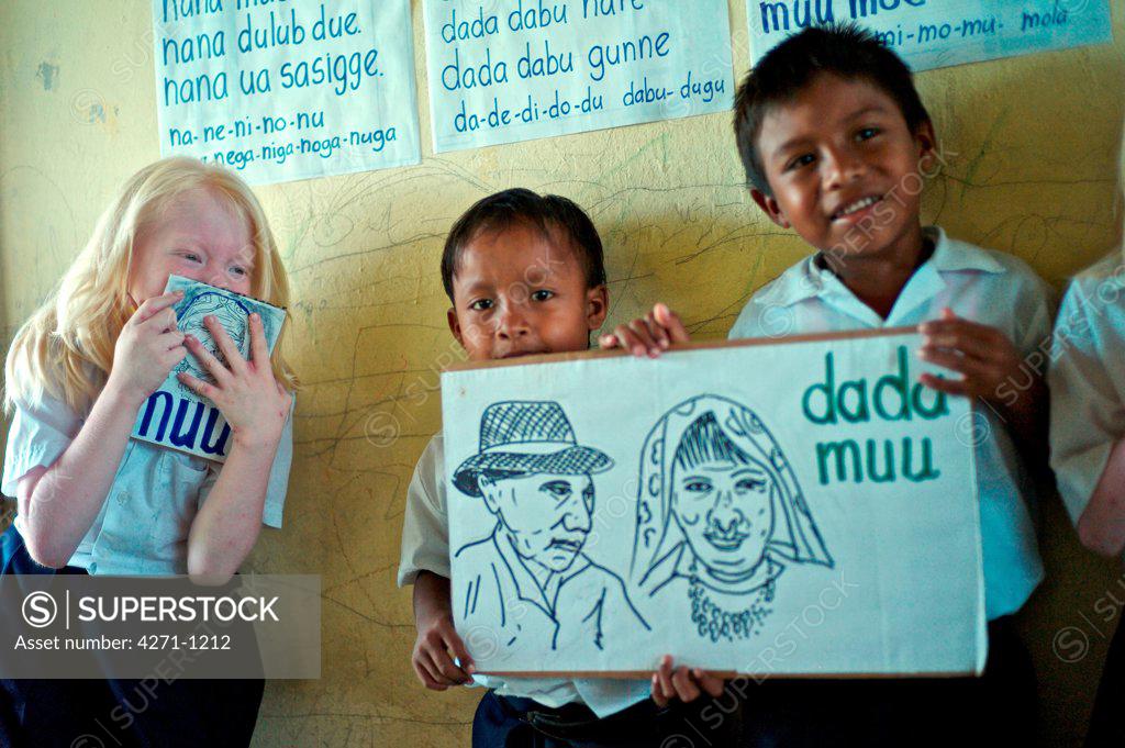 Panama, Kuna Yala, Guna Indigenous students at SpanishGuna bilingual