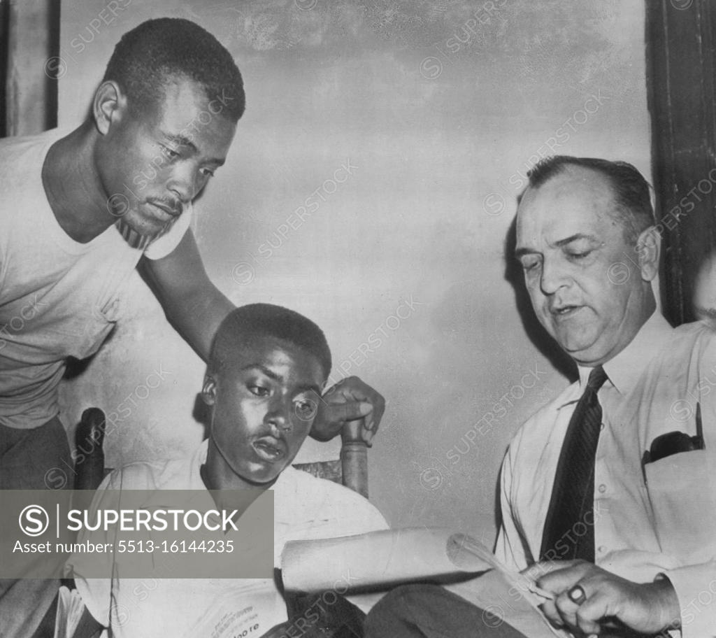 State Witnesses With D.A. District Attorney Gerald Chatham (right