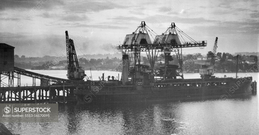 Collier Pelton Bank unloading coal at Mortlake Gas works. June 08, 1949