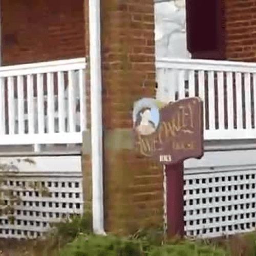 Top 70+ imagen annie oakley house Abzlocal.mx