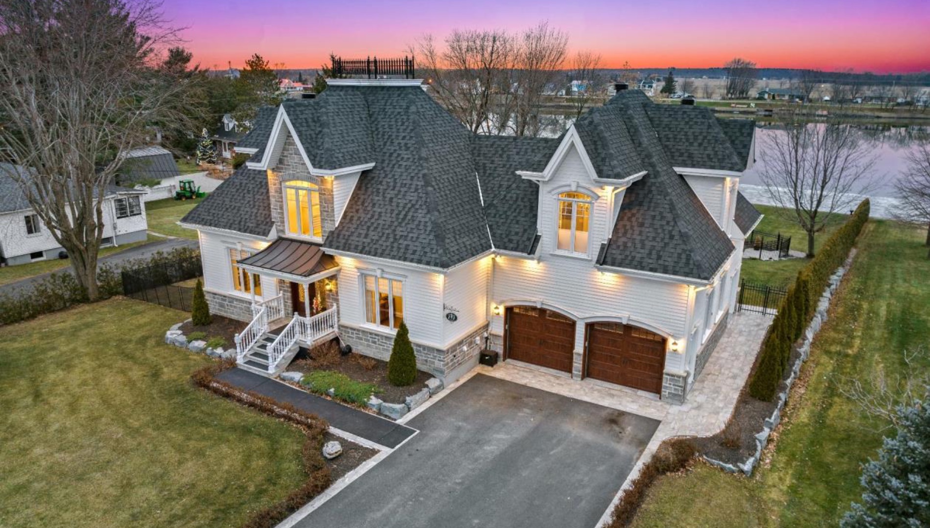 Cette immense maison à 1 ,7M à SaintCharlessurRichelieu pourrait
