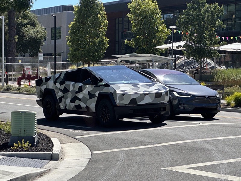 Tesla Cybertruck Beside Model X Looks Awesome [PIC]